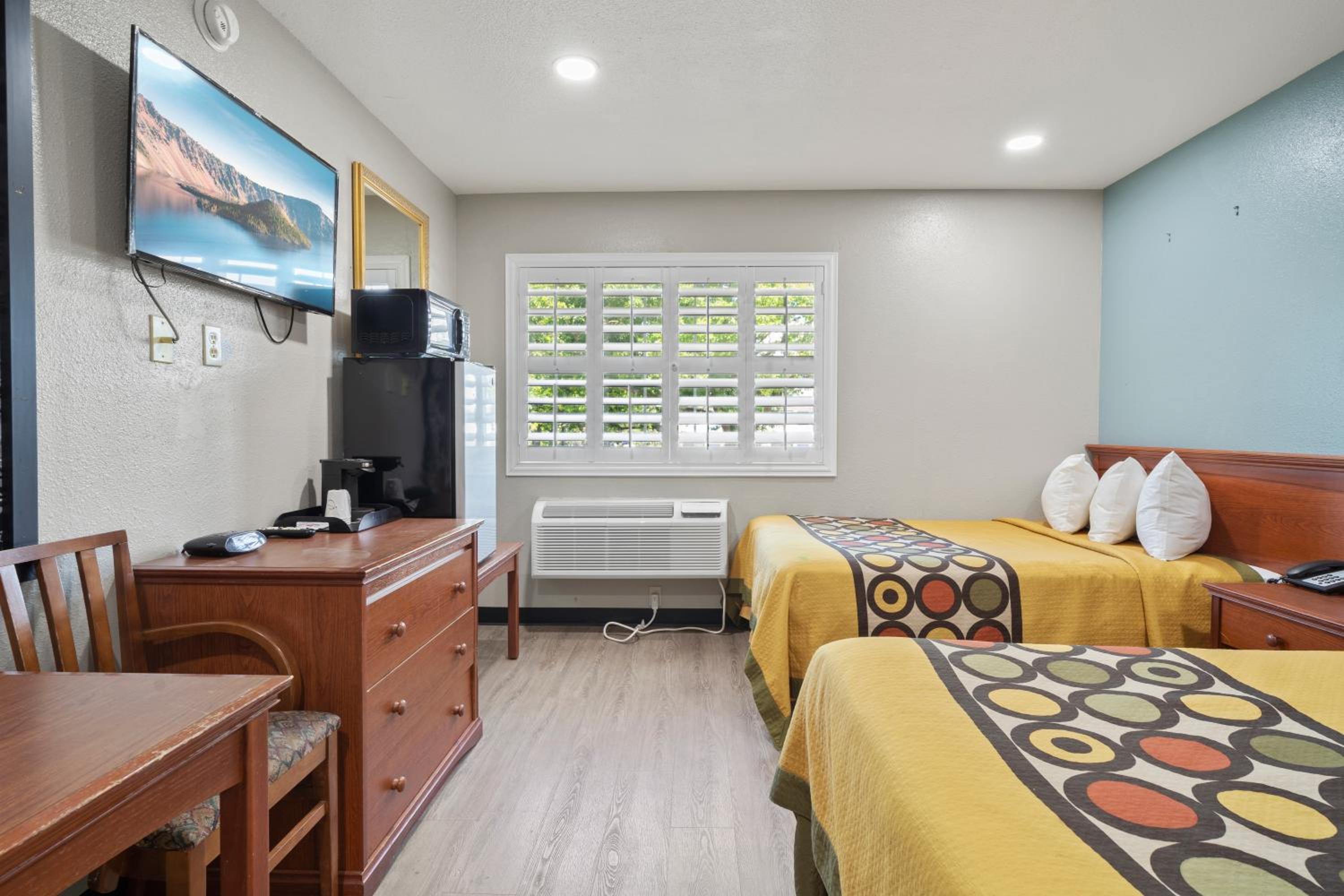 Medford Vacations - Travelers Inn Medford I-5 - Property Image 13