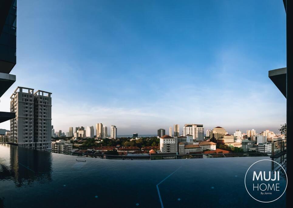 SOPHIA'S HOME - CITY and HILL VIEW 3BR at 218 Tropicana Macalister with Netflix & TV Box
