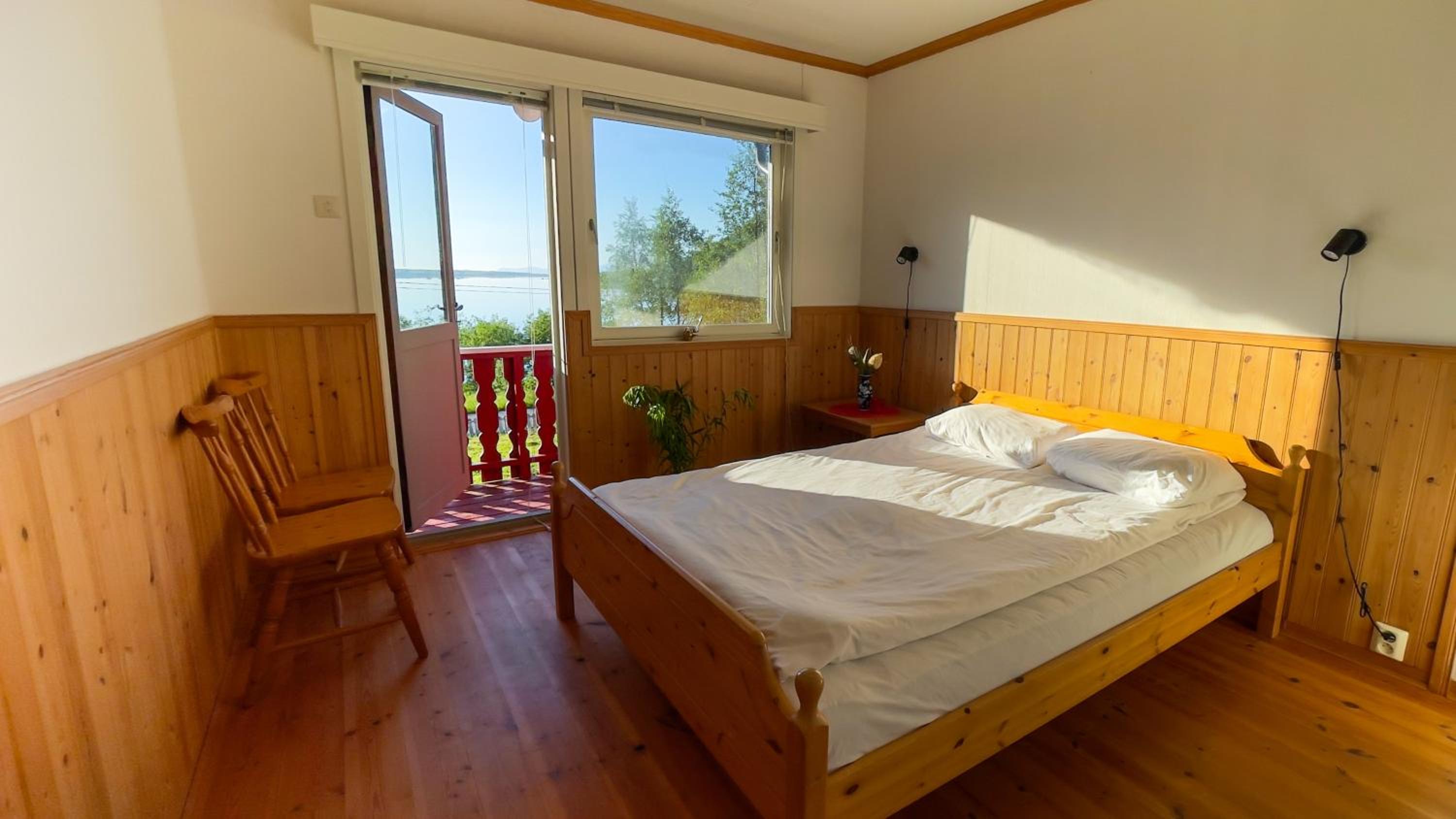 Lofoten Red Villa view 5