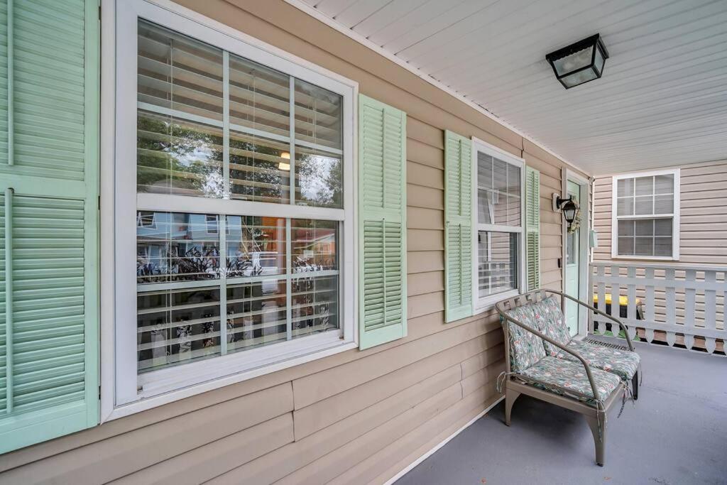 New Cheerful Renovated Home - 5 Min to Downtown! view 4