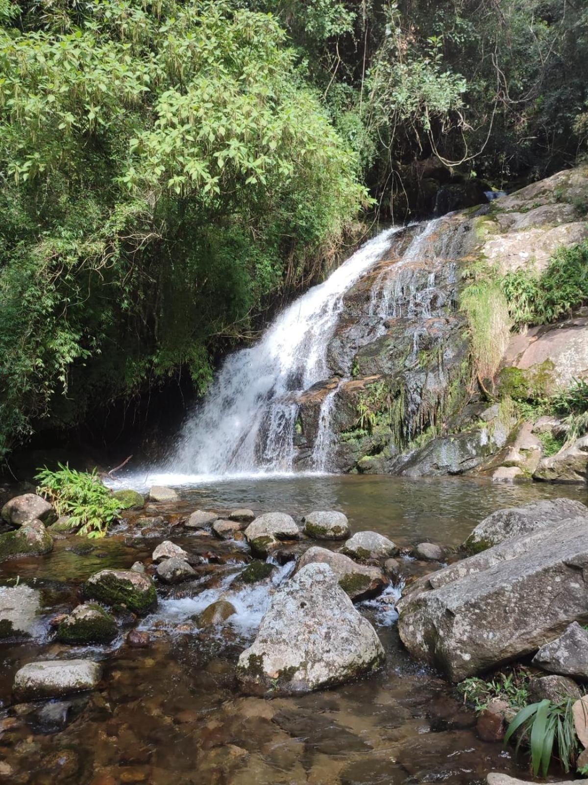 Chalé da Cachoeira - Cachoeira particular dentro da hospedagem