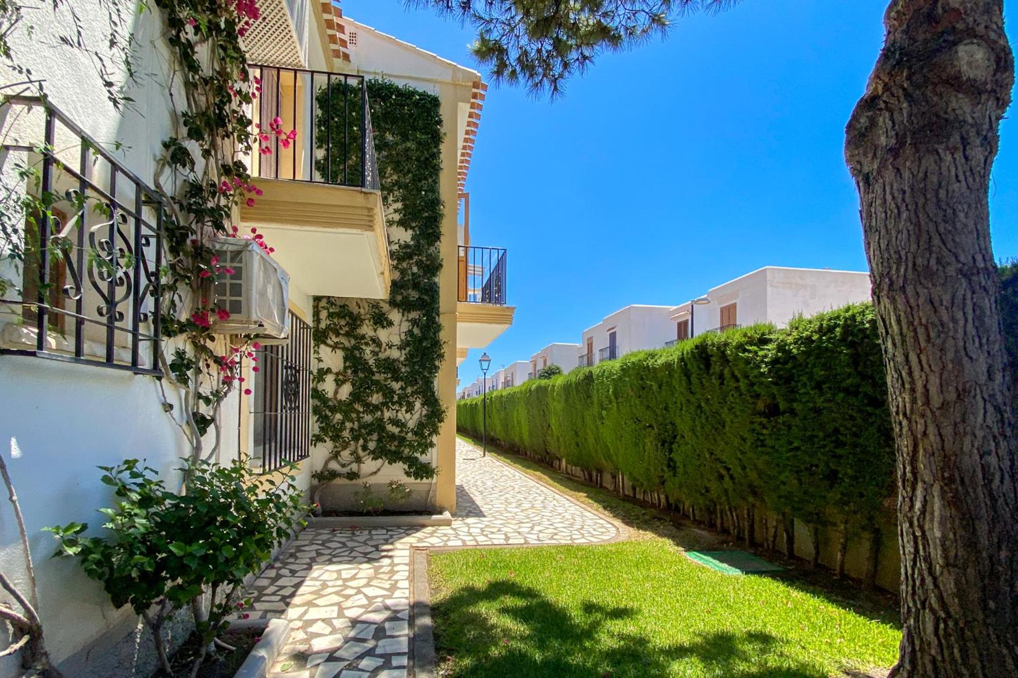 Lovely 1- bedroom rental with pool, close to the beach view 5