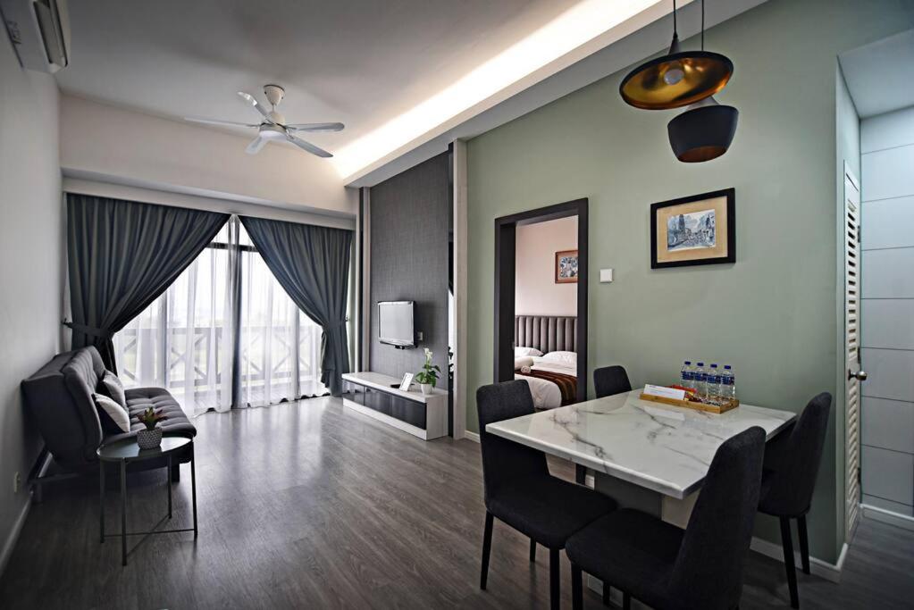 Instay Costa Mahkota With Seaview photo 4