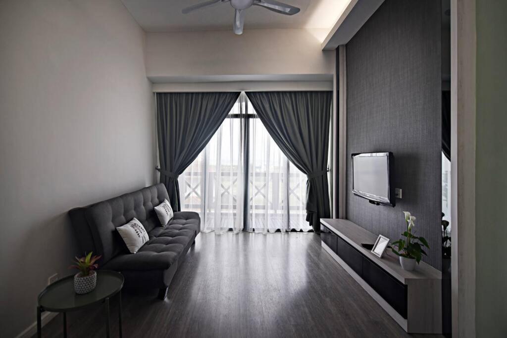 Instay Costa Mahkota With Seaview view 2
