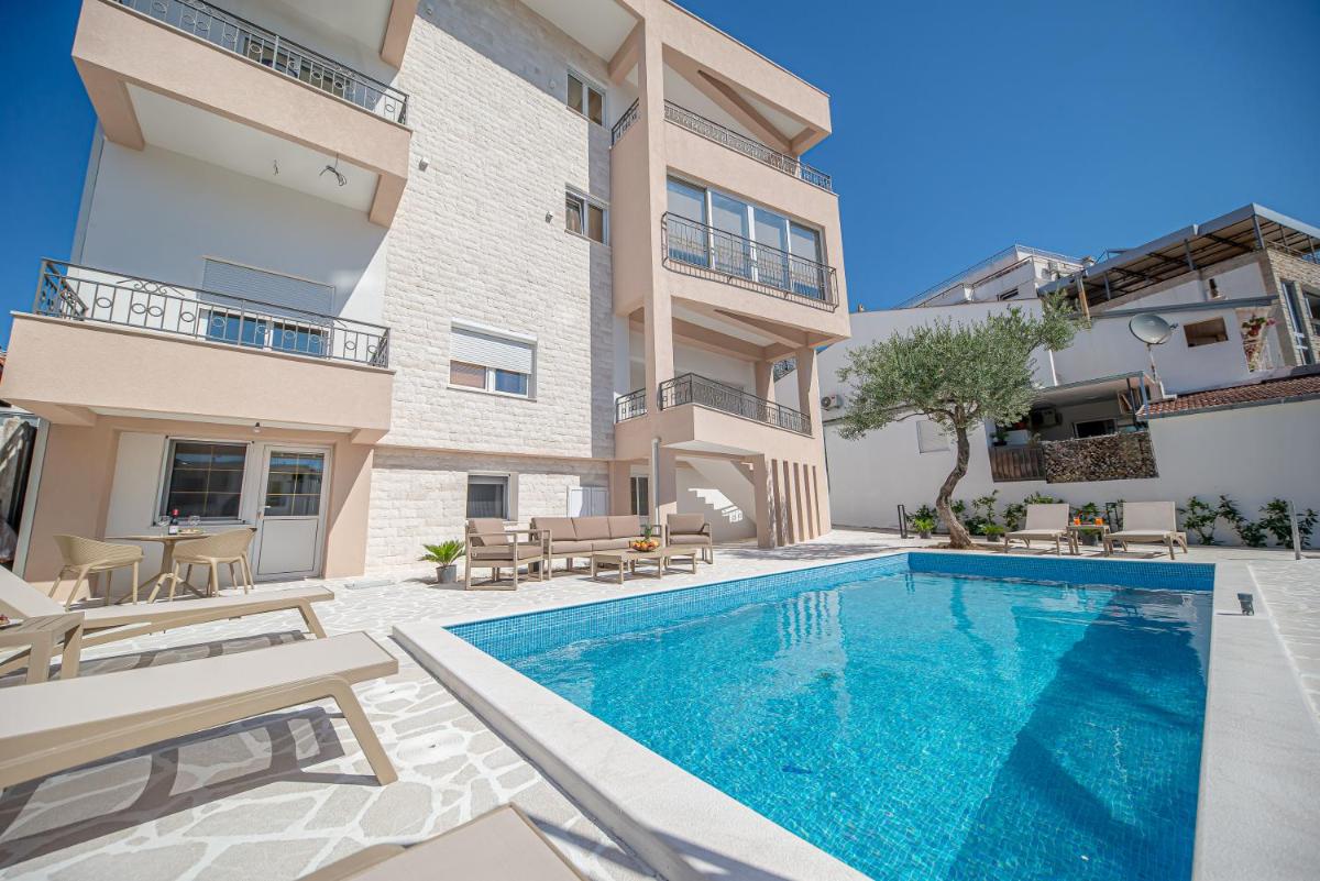 Hotel N&N Lux Guest house - Image 1