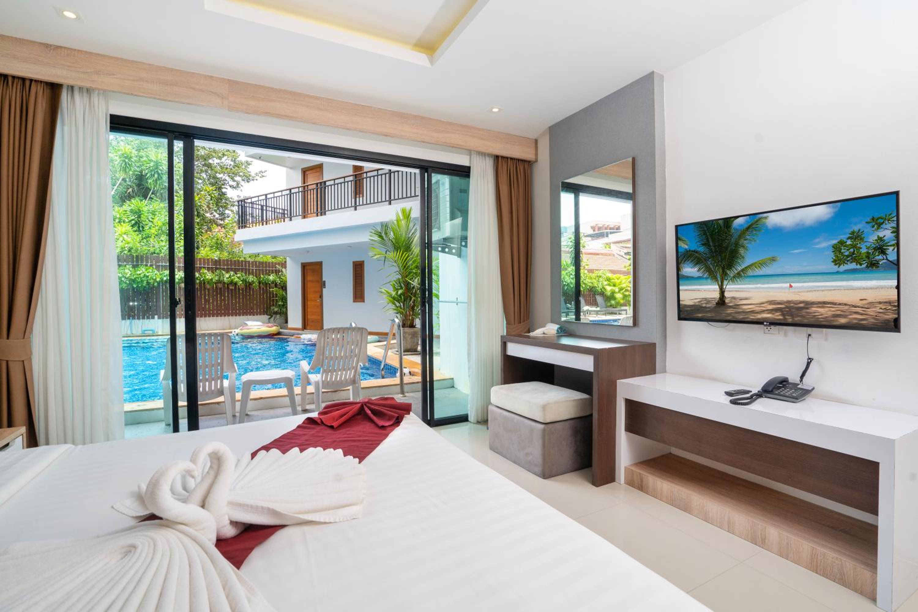 Paripas Patong Resort