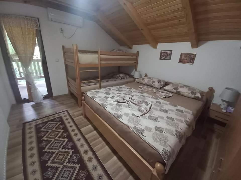 Vikendica, Bazen, Šedrvan, Rafting na Uni, Quad