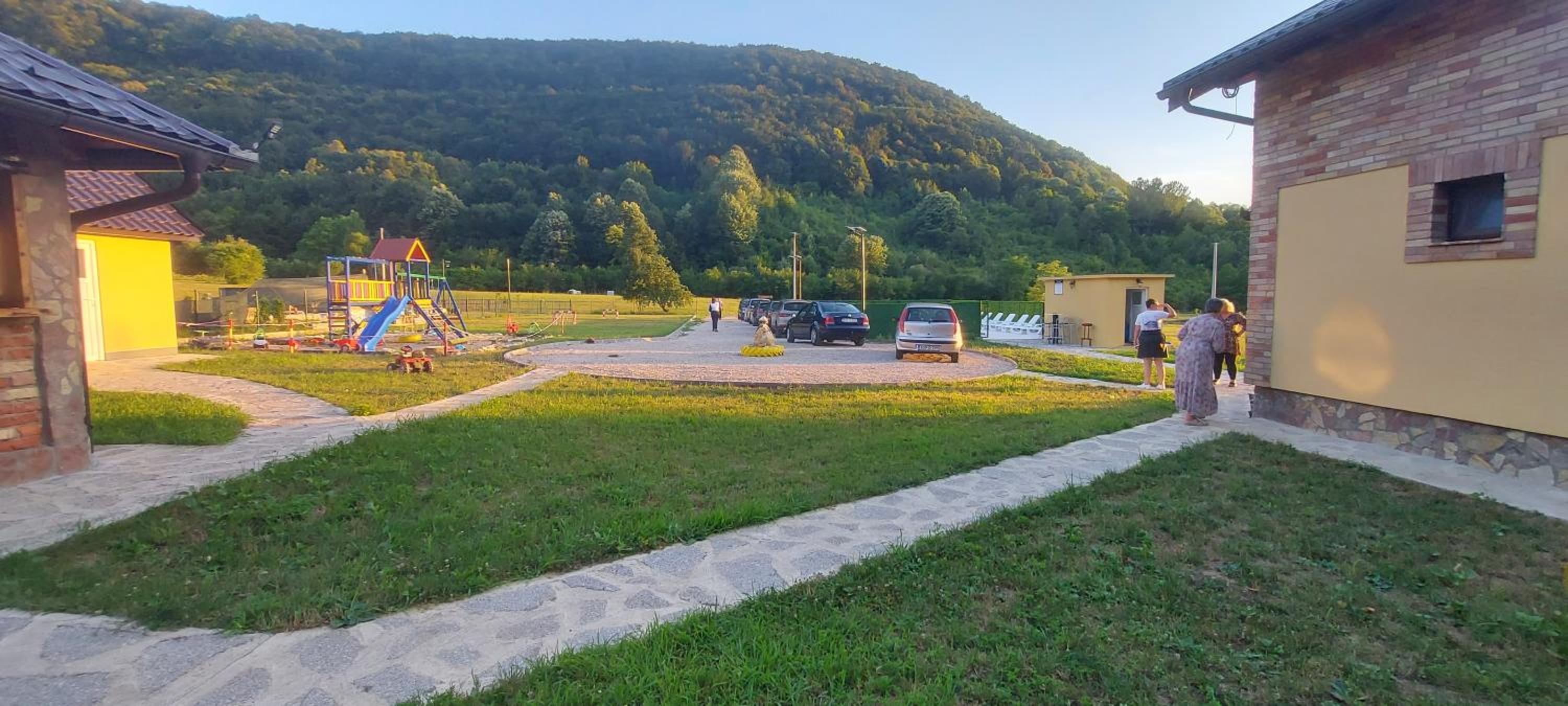 Vikendica, Bazen, Šedrvan, Rafting na Uni, Quad