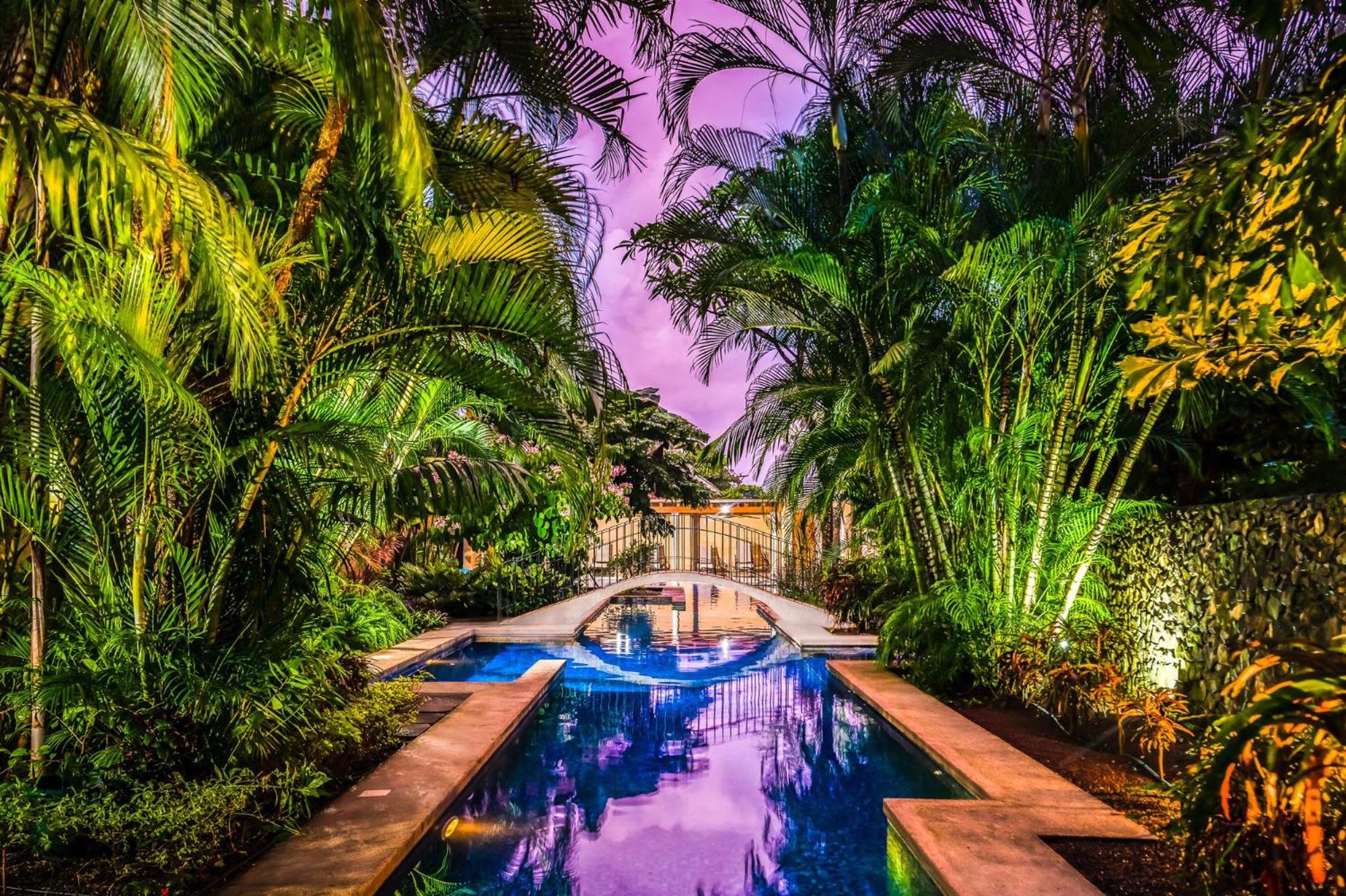 La Esquina (3 minutes from Beach, perfect for a family getaway)
