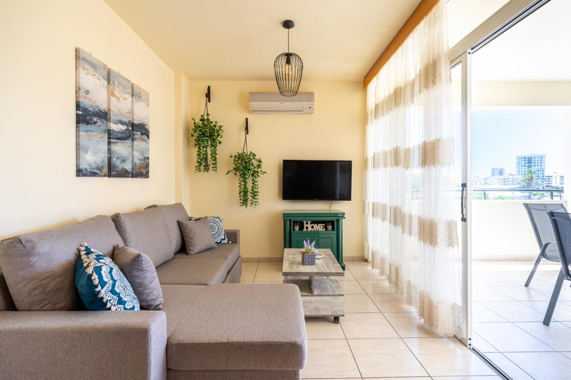 Blue Time 2-Bedroom Apartment in Larnaca