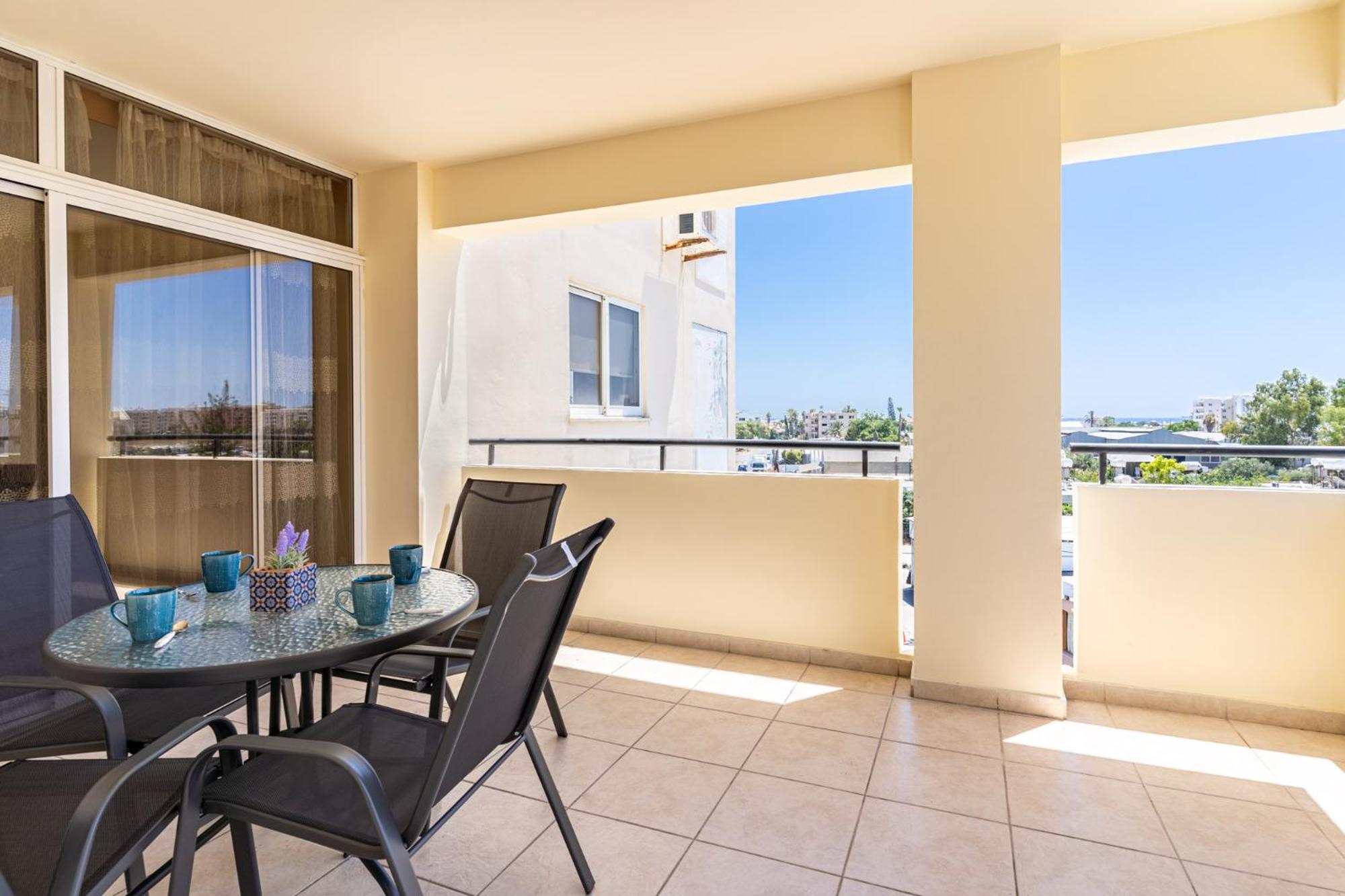 Blue Time 2-Bedroom Apartment in Larnaca