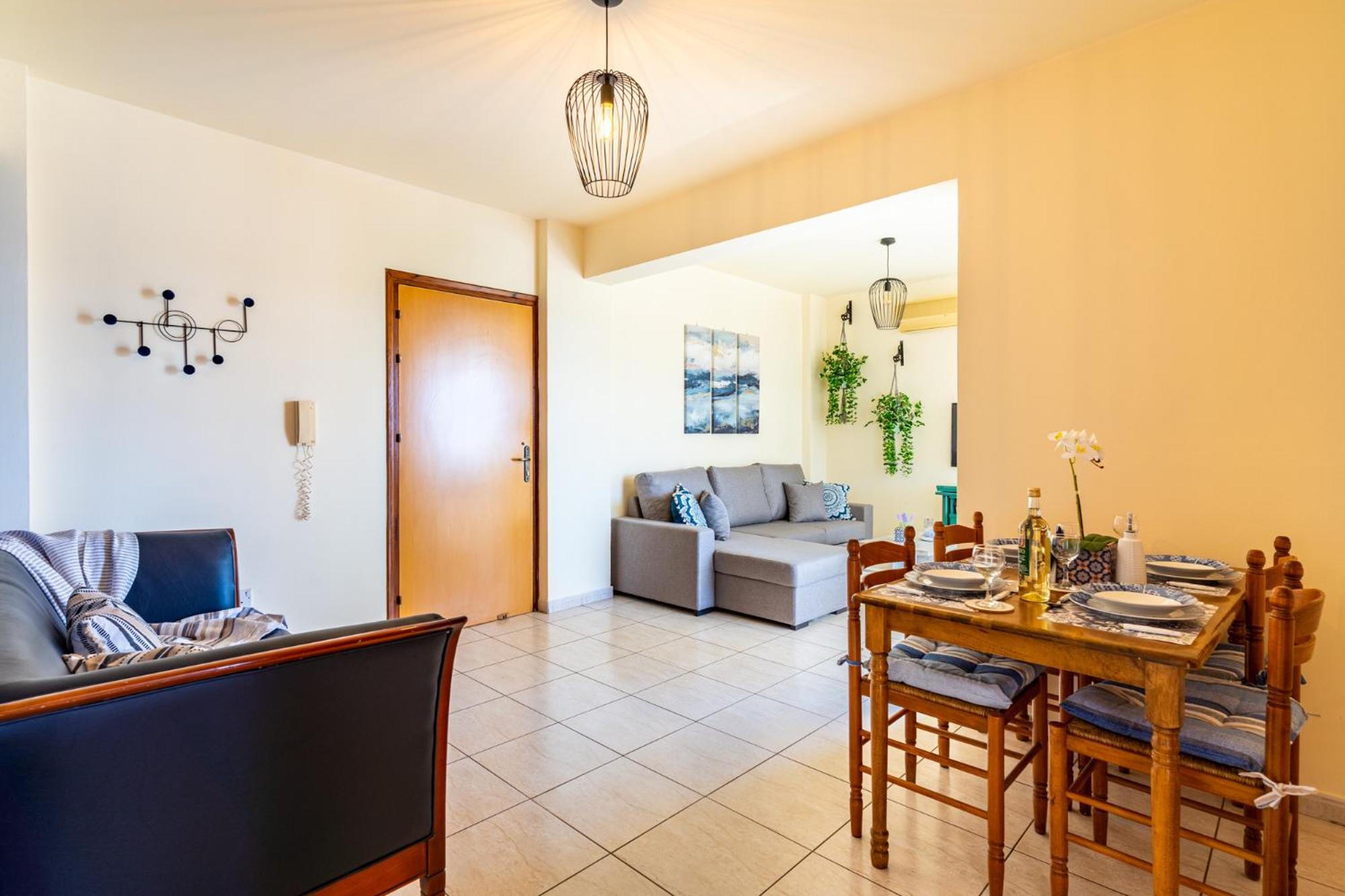 Blue Time 2-Bedroom Apartment in Larnaca
