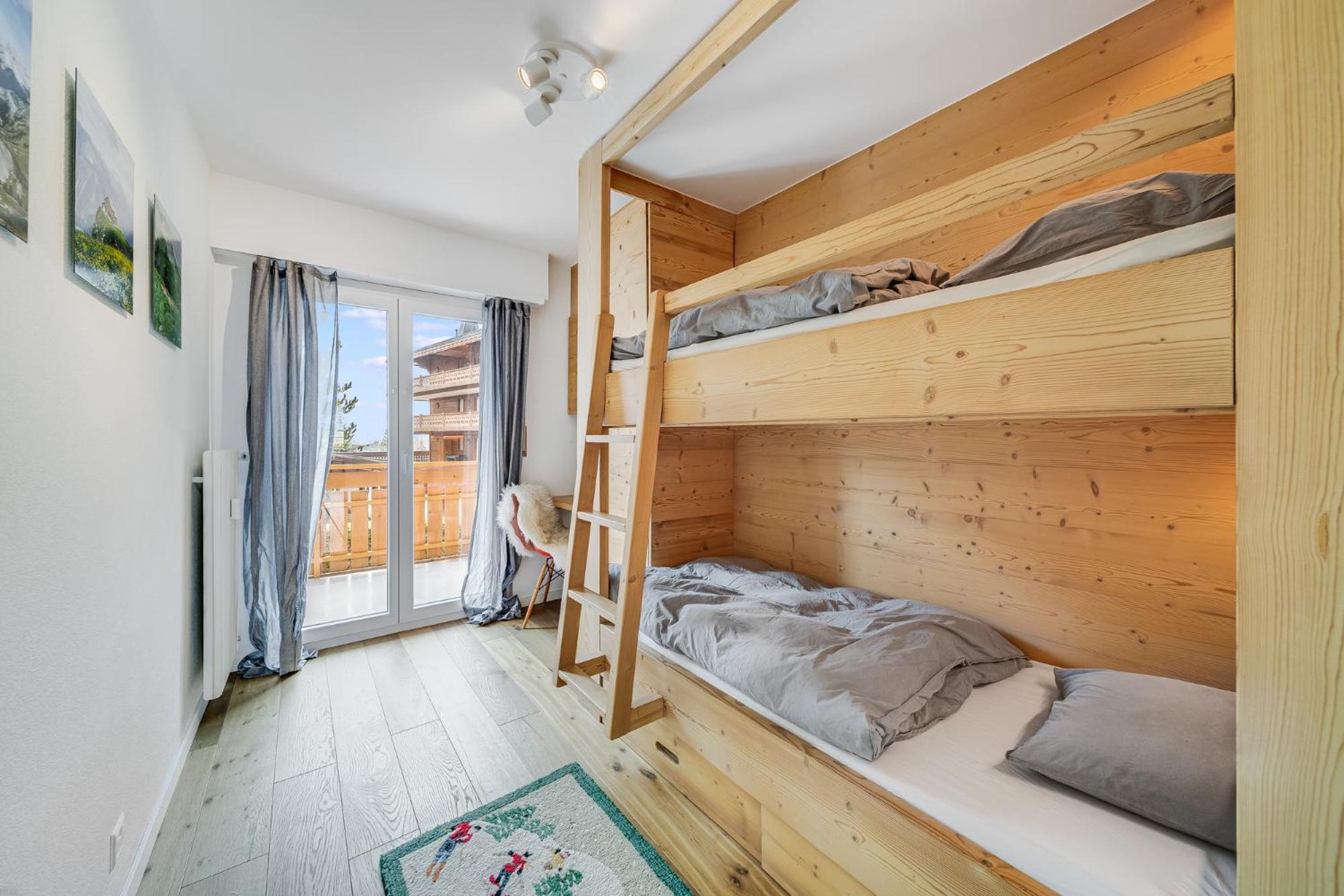 In the heart of Crans, fireplace and parking view 5