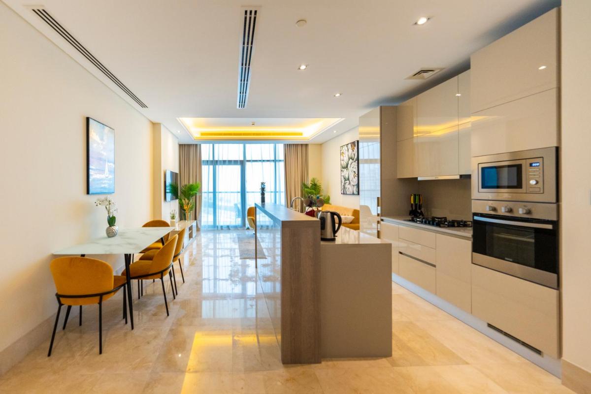 Spacious beachfront 2 bedroom apartment - The 8