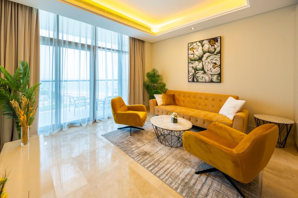 Spacious beachfront 2 bedroom apartment - The 8