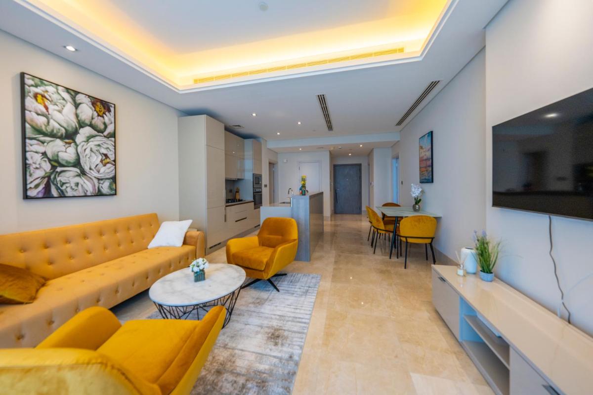 Spacious beachfront 2 bedroom apartment - The 8