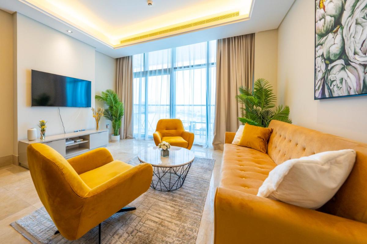 Spacious beachfront 2 bedroom apartment - The 8