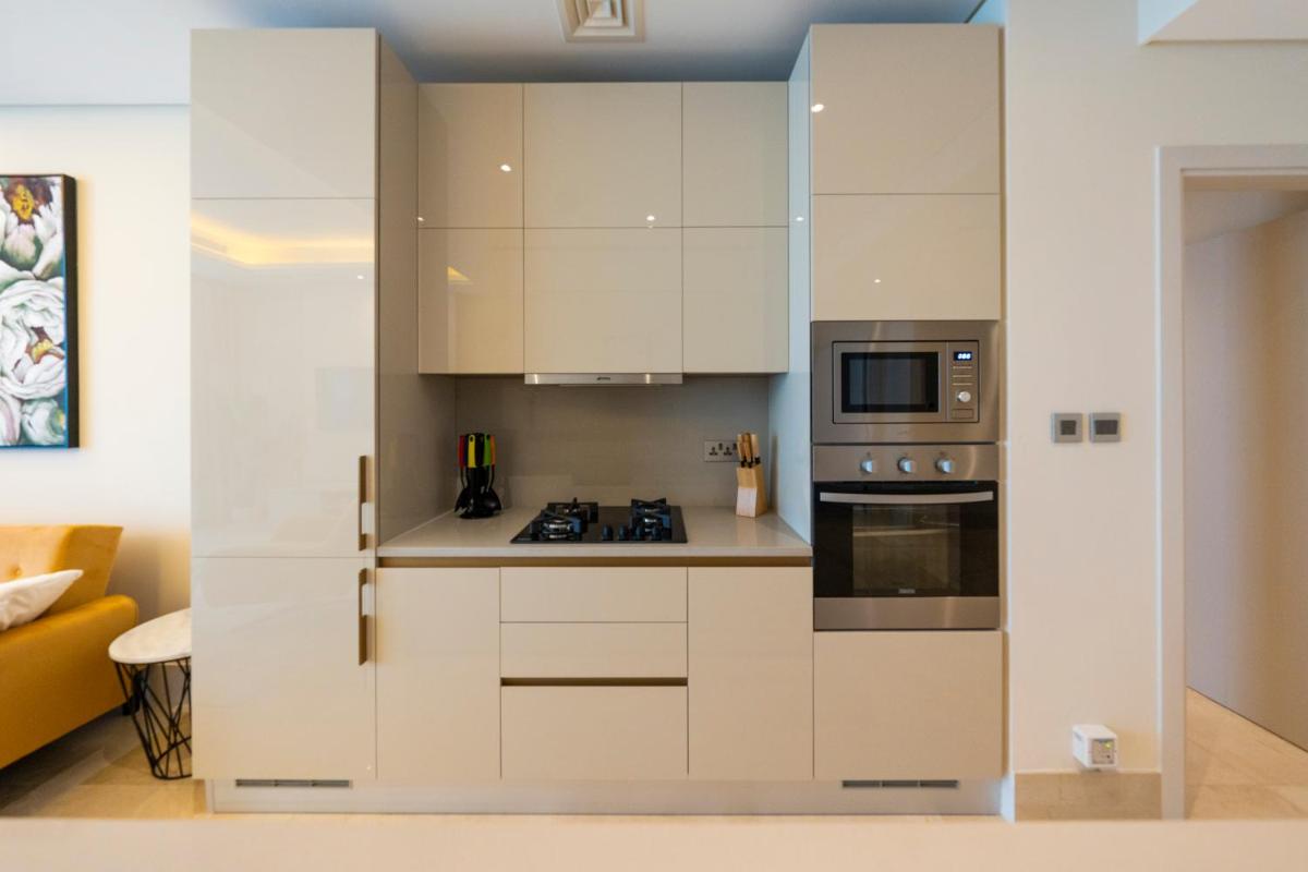 Spacious beachfront 2 bedroom apartment - The 8