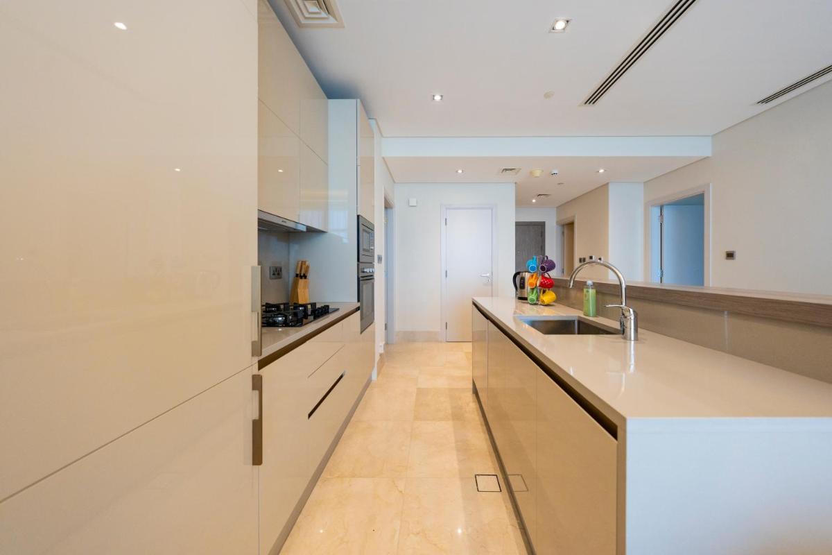 Spacious beachfront 2 bedroom apartment - The 8