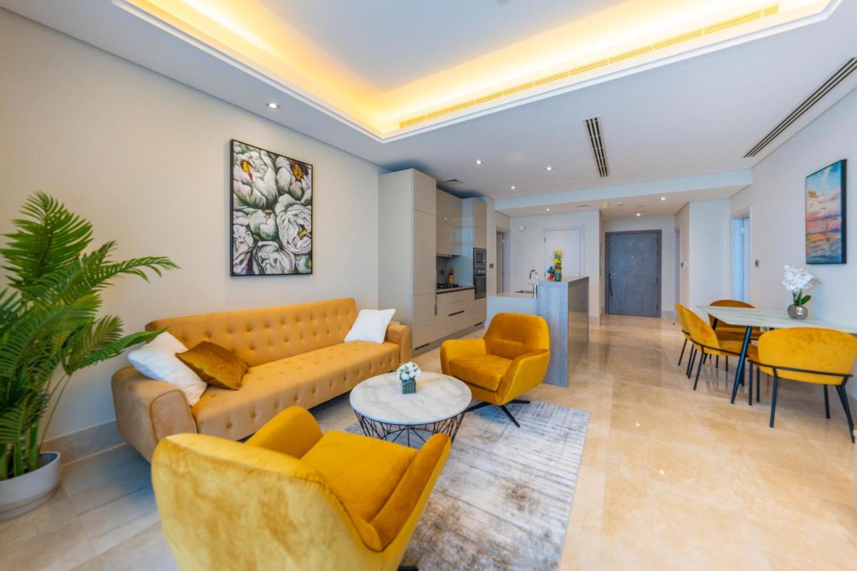Spacious beachfront 2 bedroom apartment - The 8