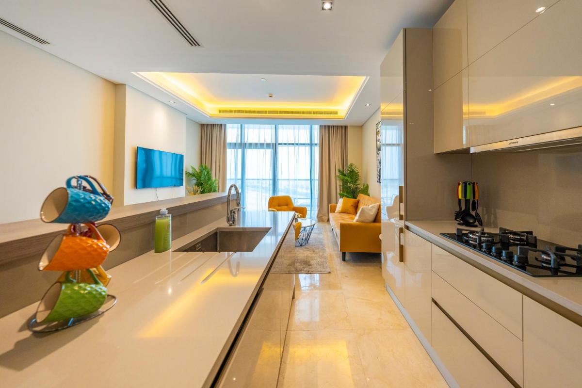Spacious beachfront 2 bedroom apartment - The 8