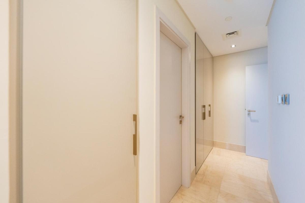 Spacious beachfront 2 bedroom apartment - The 8