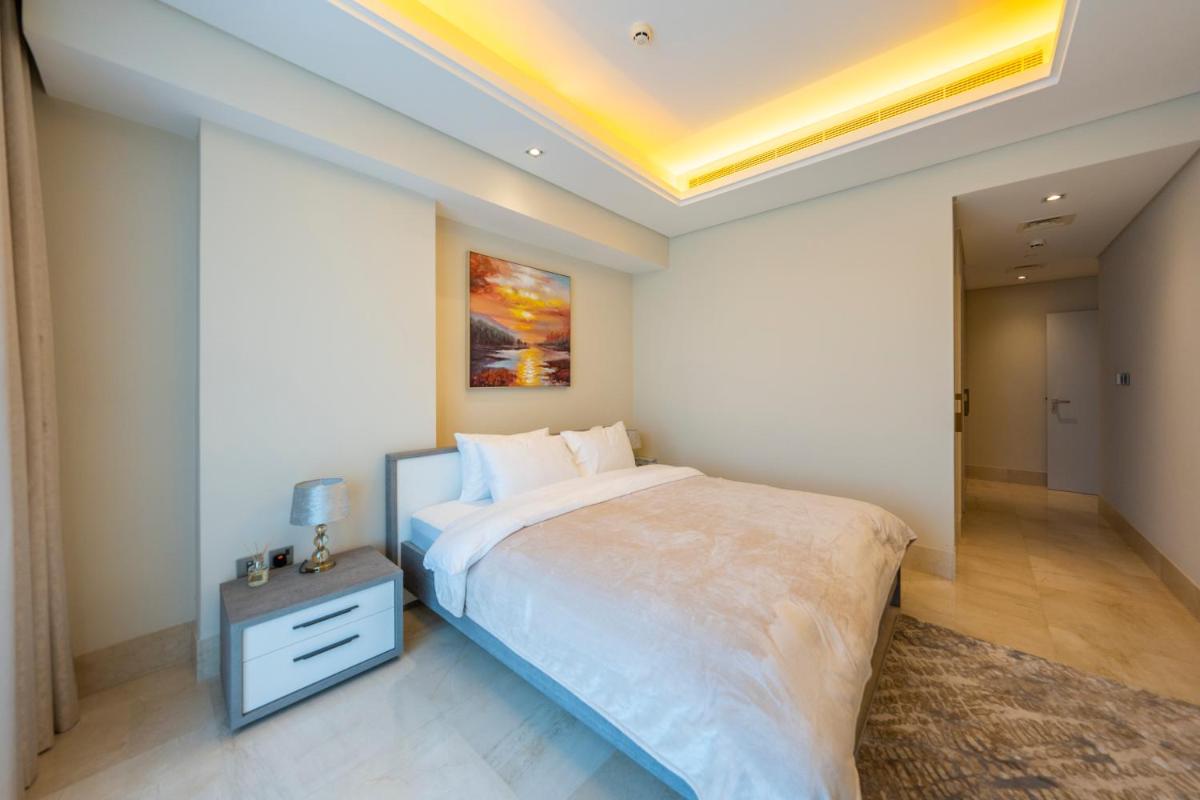 Spacious beachfront 2 bedroom apartment - The 8