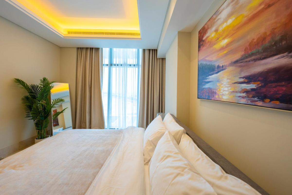 Spacious beachfront 2 bedroom apartment - The 8