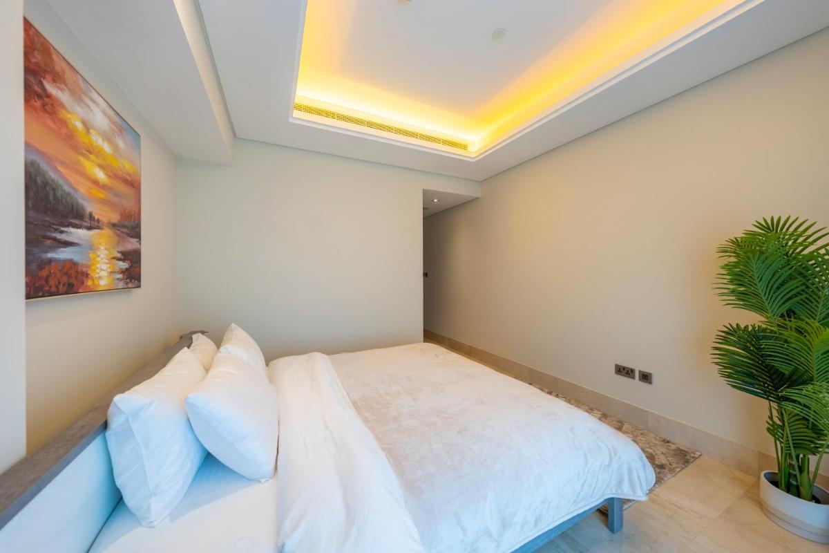 Spacious beachfront 2 bedroom apartment - The 8