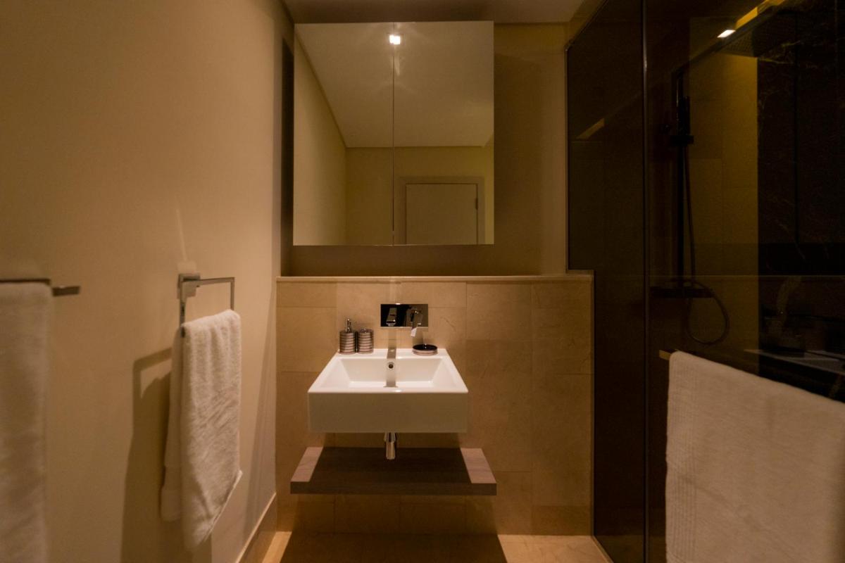 Spacious beachfront 2 bedroom apartment - The 8