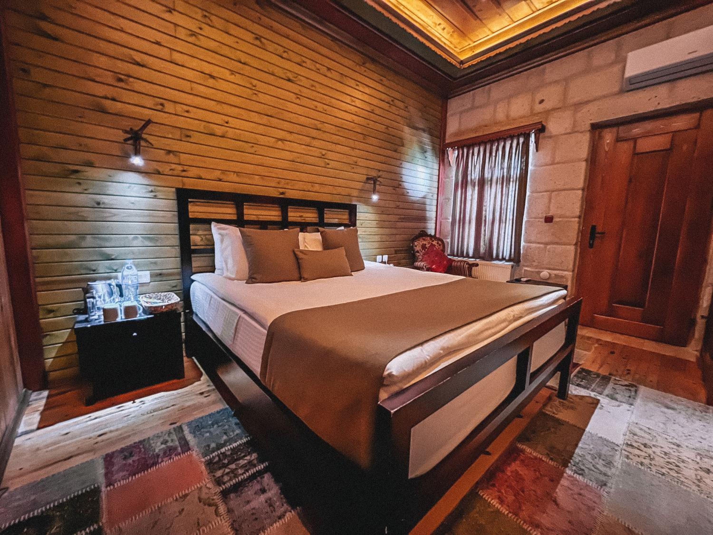 Local Cave House Hotel - Image 15