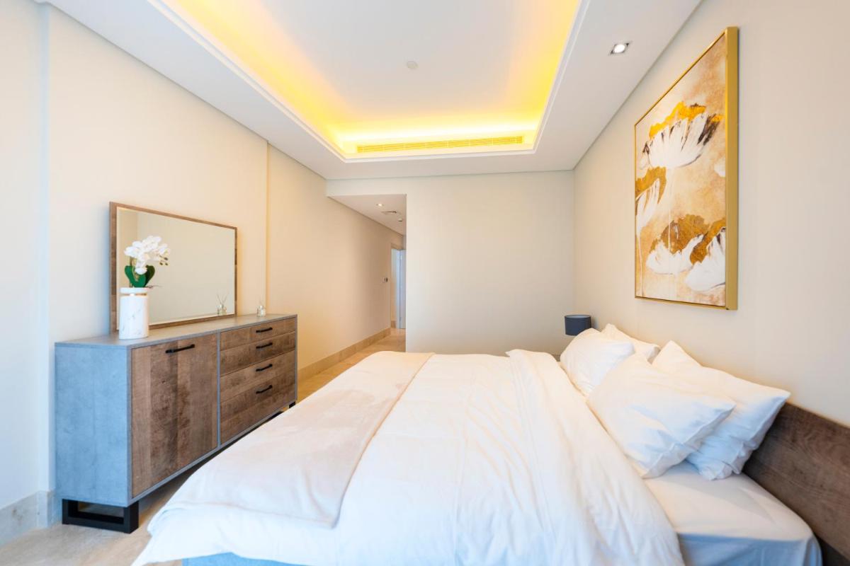 Spacious beachfront 2 bedroom apartment - The 8