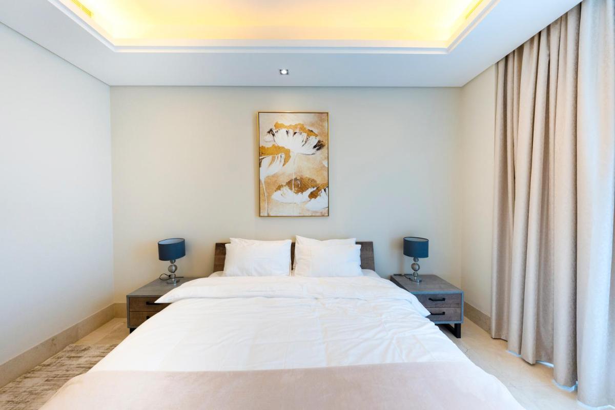Spacious beachfront 2 bedroom apartment - The 8