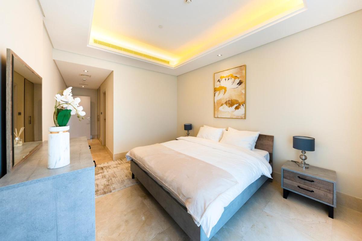 Spacious beachfront 2 bedroom apartment - The 8