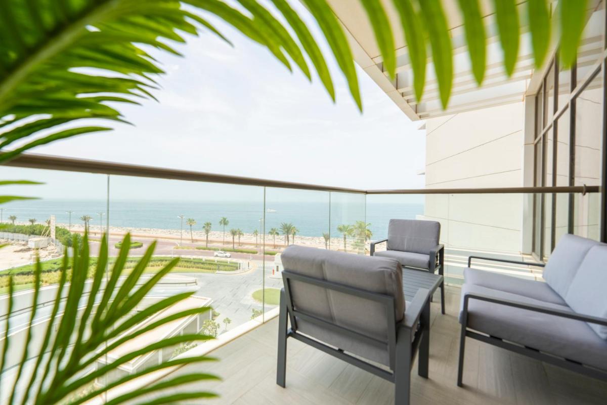 Spacious beachfront 2 bedroom apartment - The 8