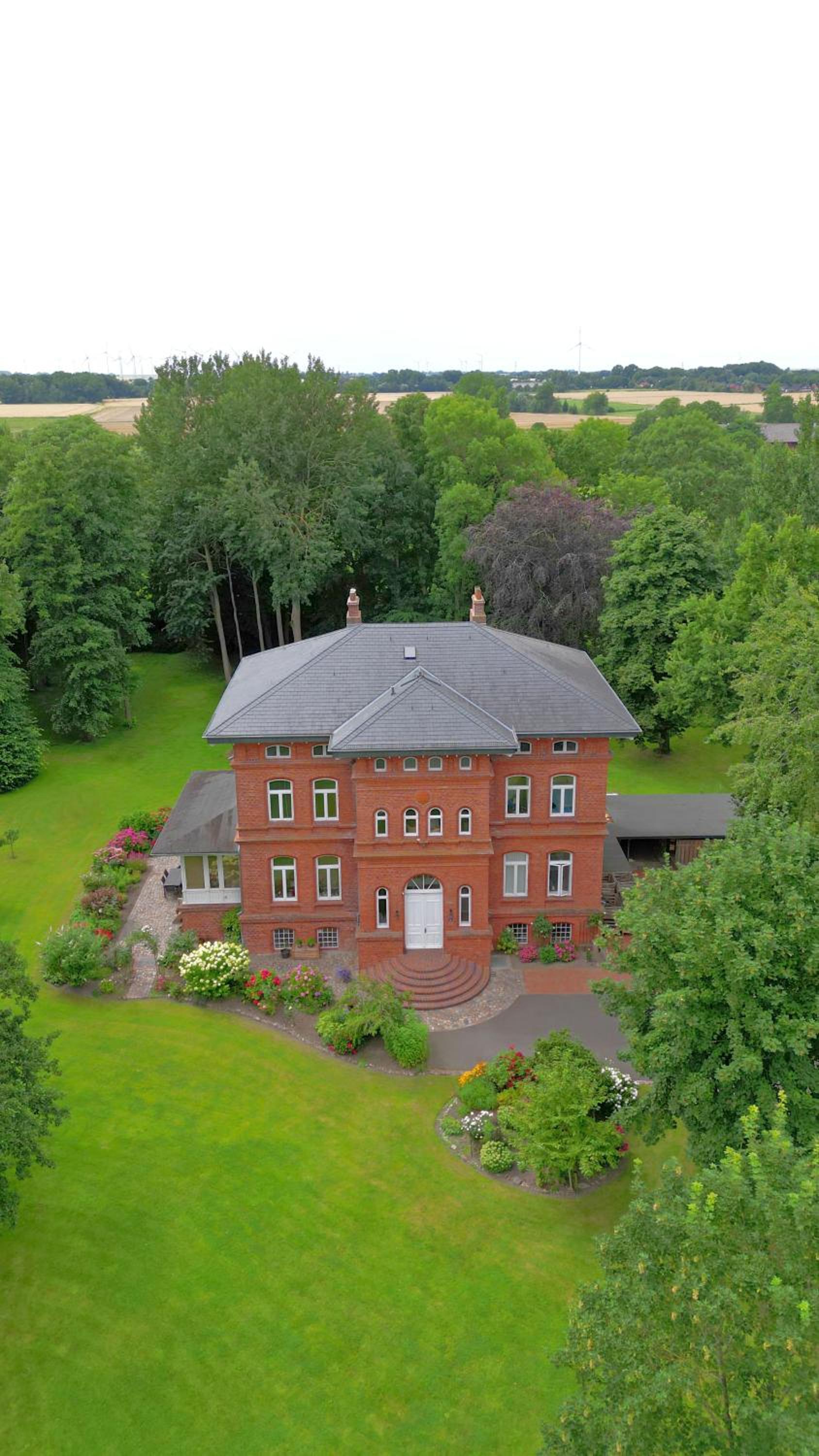 Haus im Park view 2