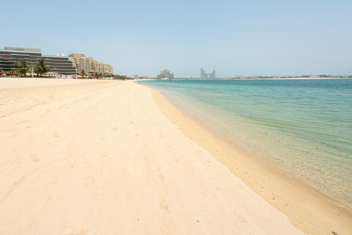 Spacious beachfront 2 bedroom apartment - The 8