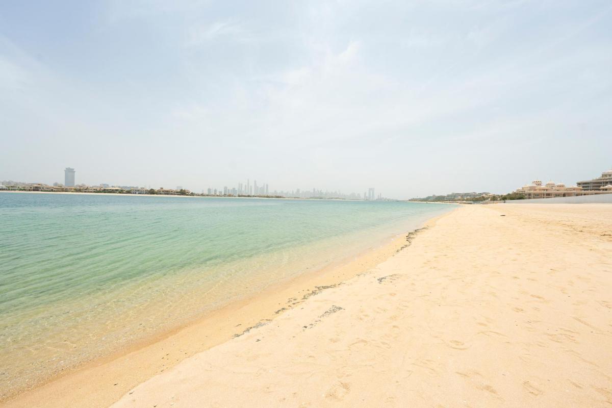 Spacious beachfront 2 bedroom apartment - The 8