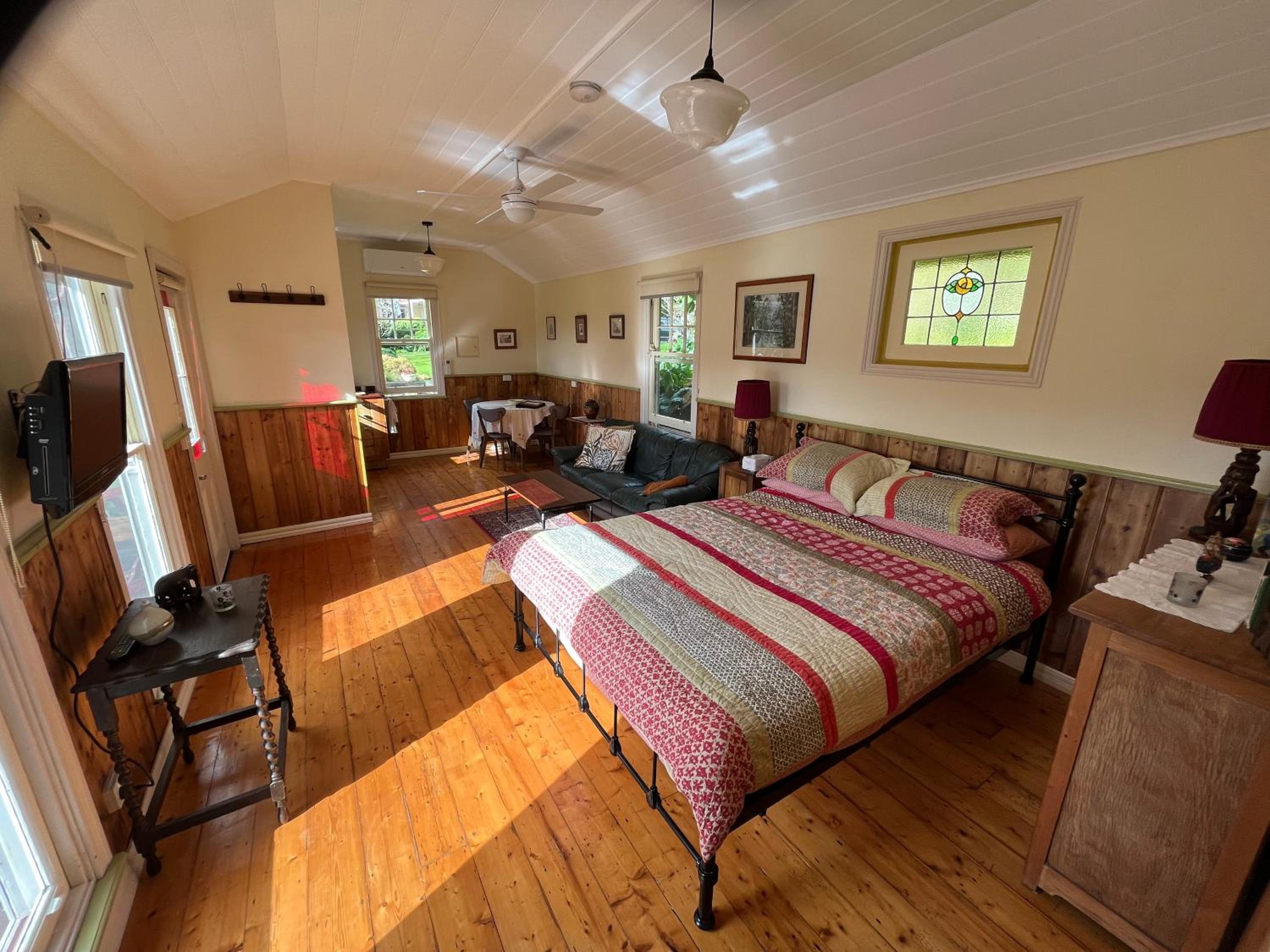 The Dairy Cottage - Lake Lorne - Drysdale