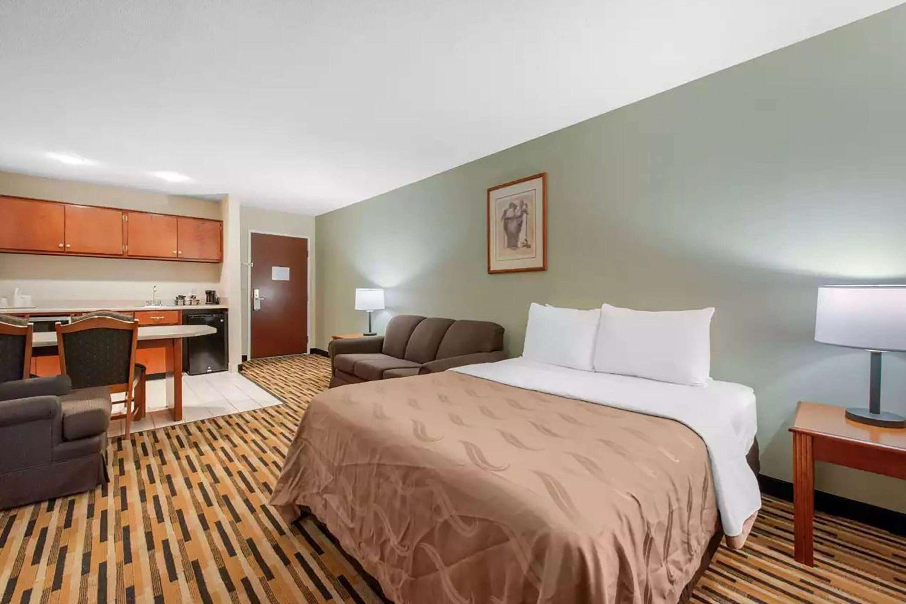 Port Wentworth Vacations - Baymont by Wyndham Port Wentworth - Property Image 3