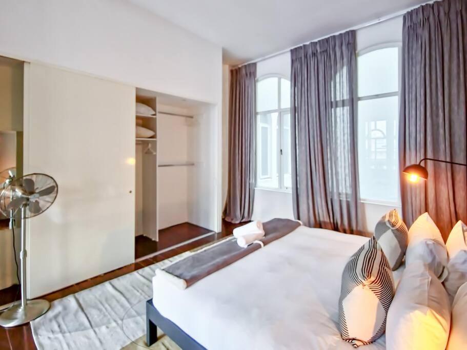 Experience City Living with a Manhattan Twist view 3