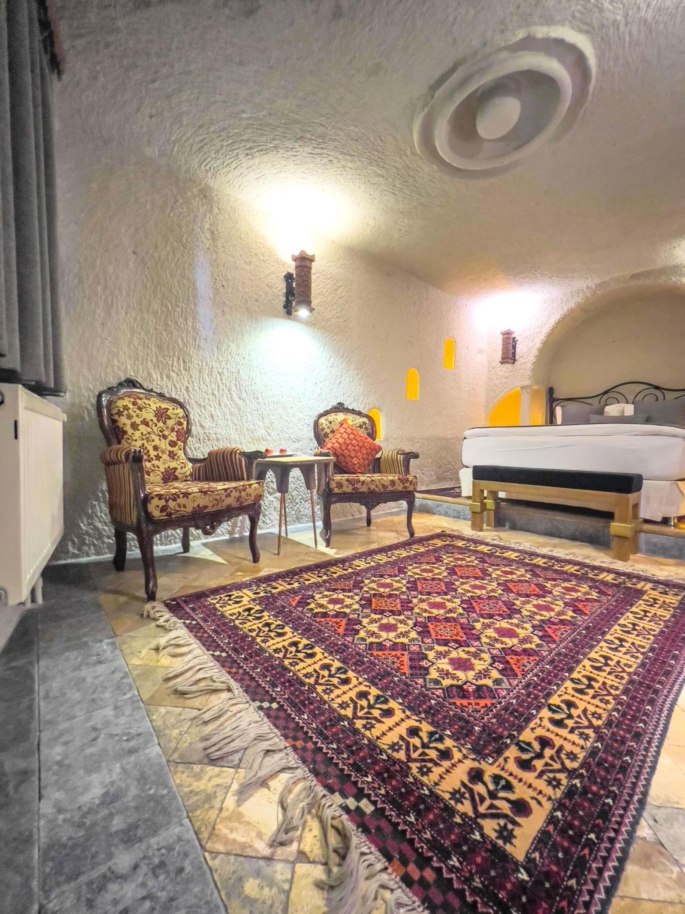 Local Cave House Hotel - Image 21