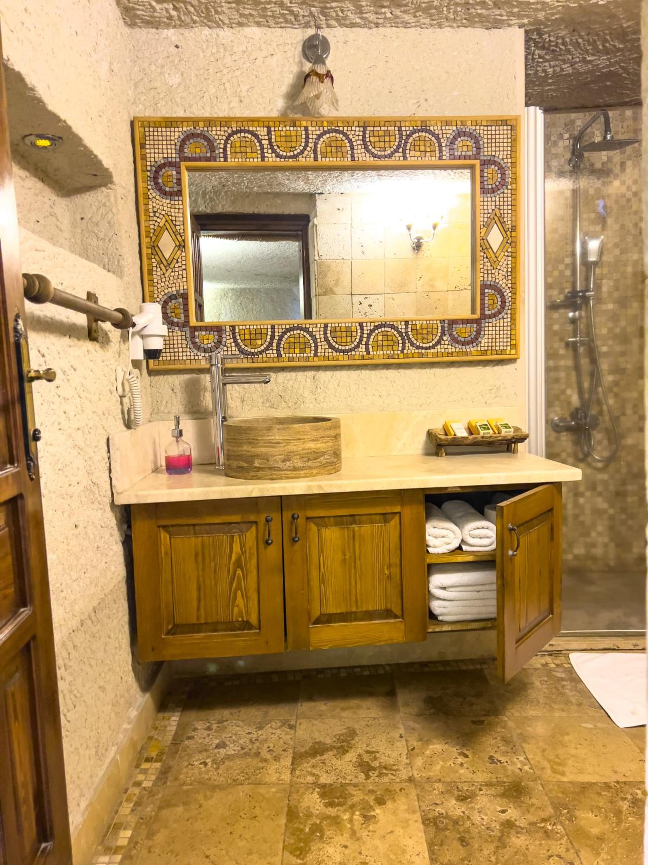 Local Cave House Hotel - Image 148