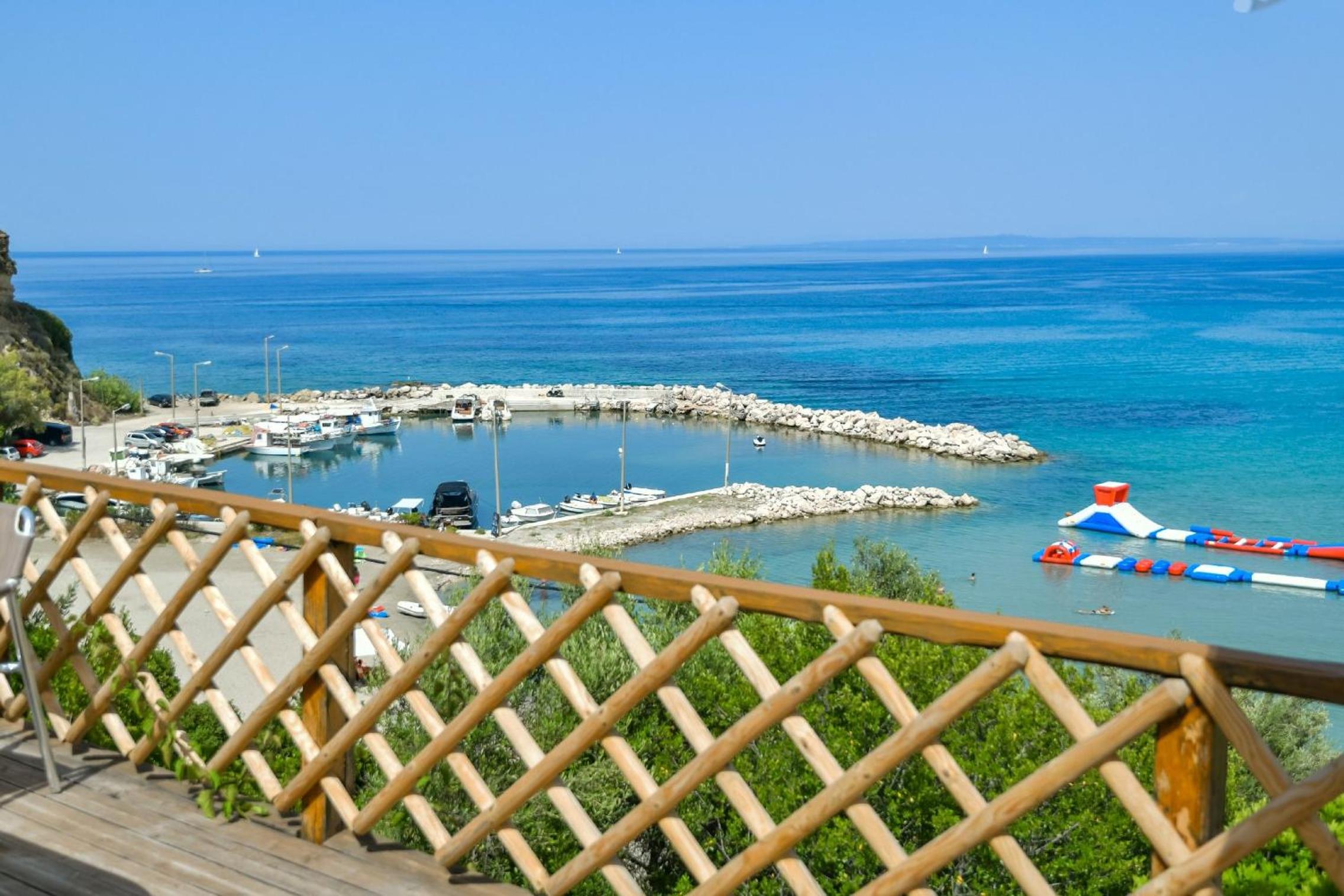 Bella Vista Sea View Apartments, by ZanteWize view 5