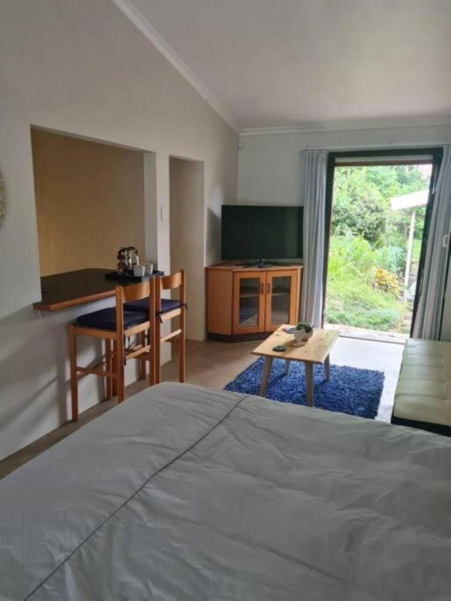 Lovely 1 Queen bed, 1 Sleeper couch Self-catering cottage view 2