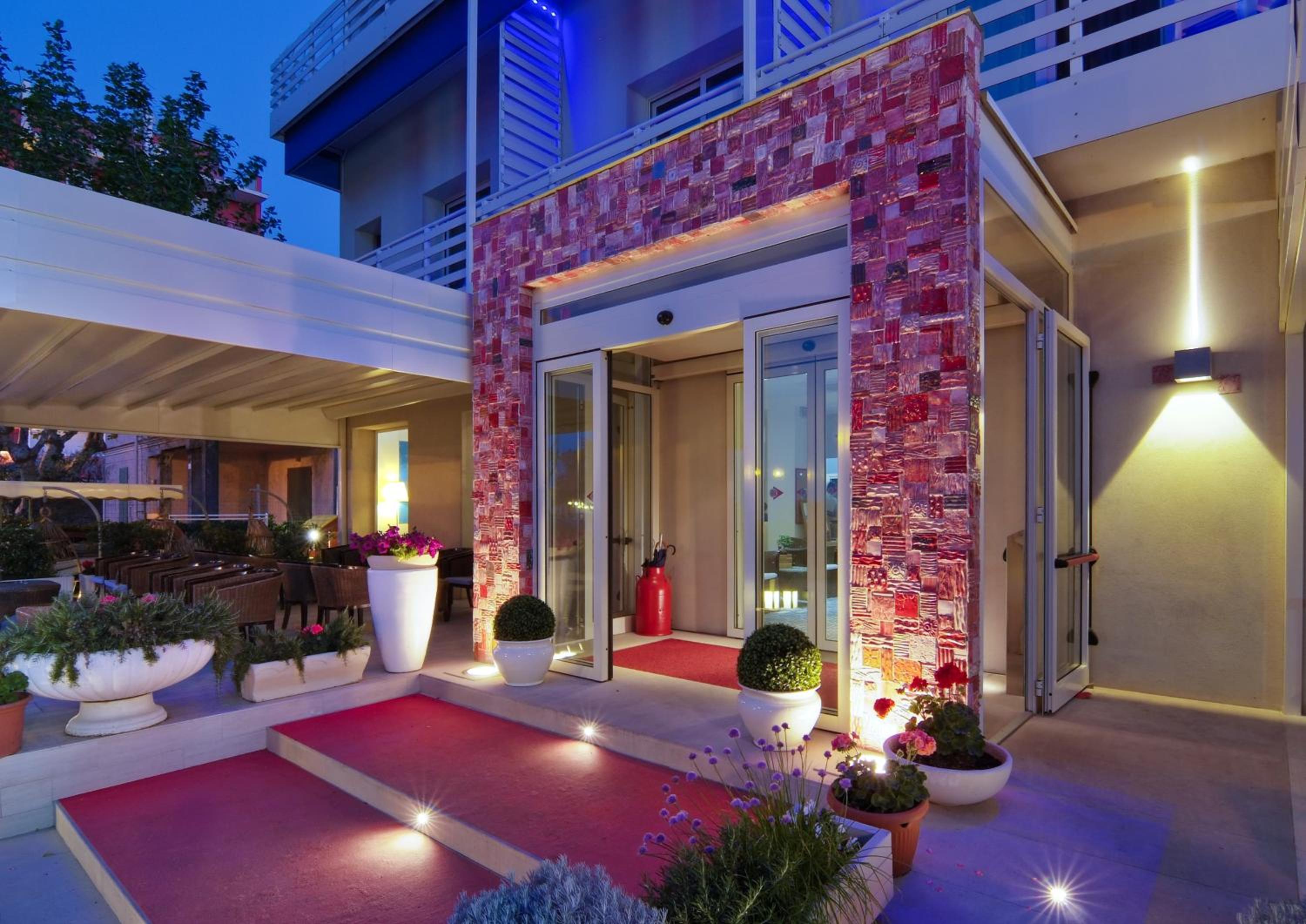 Hotel LaMorosa - Image 1