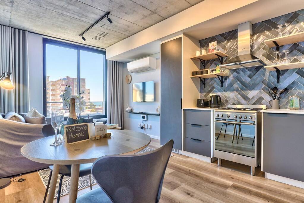 Cosy Oasis in the heart of Sea Point view 2