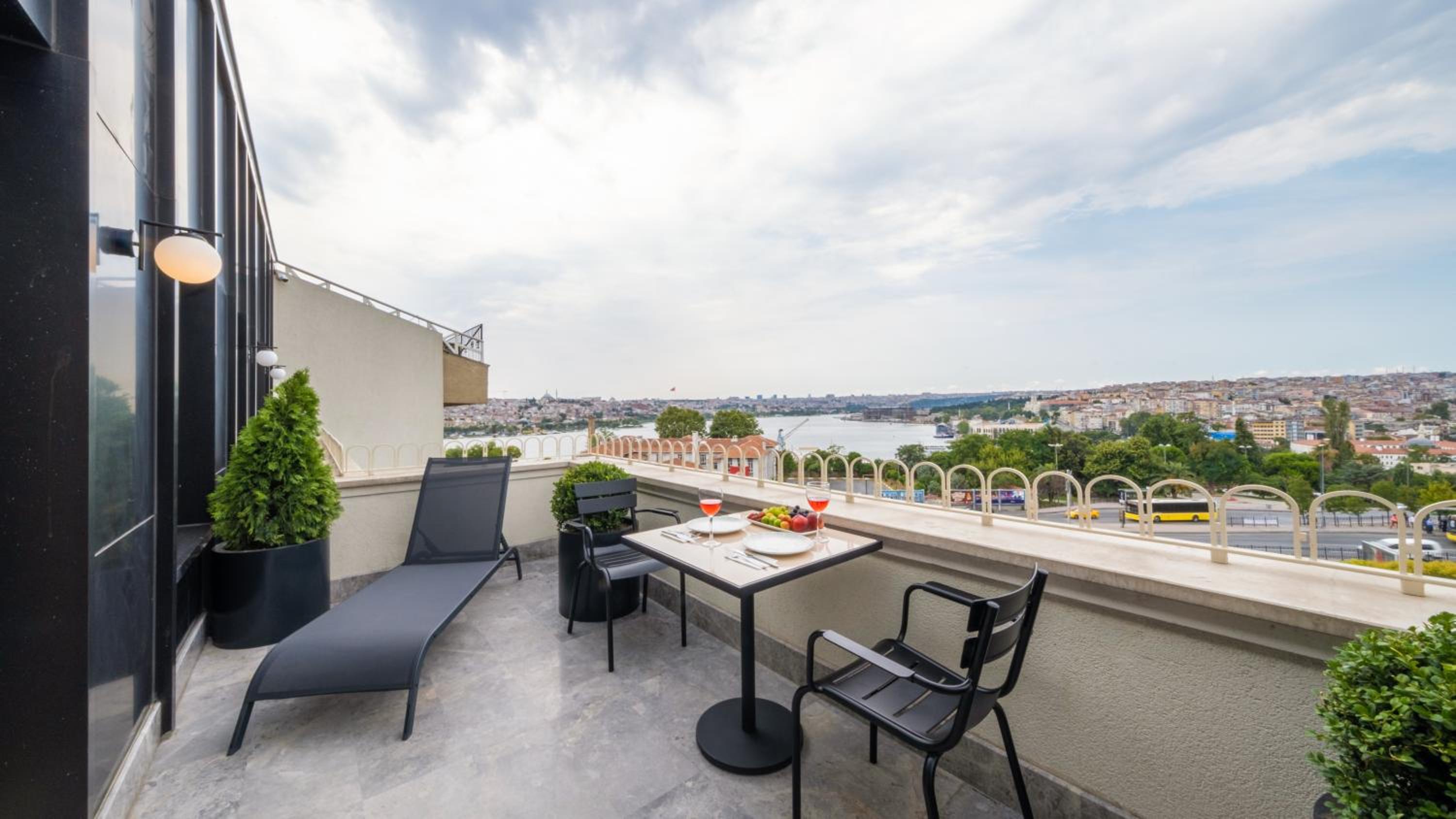 The Gift Otel - Image 18