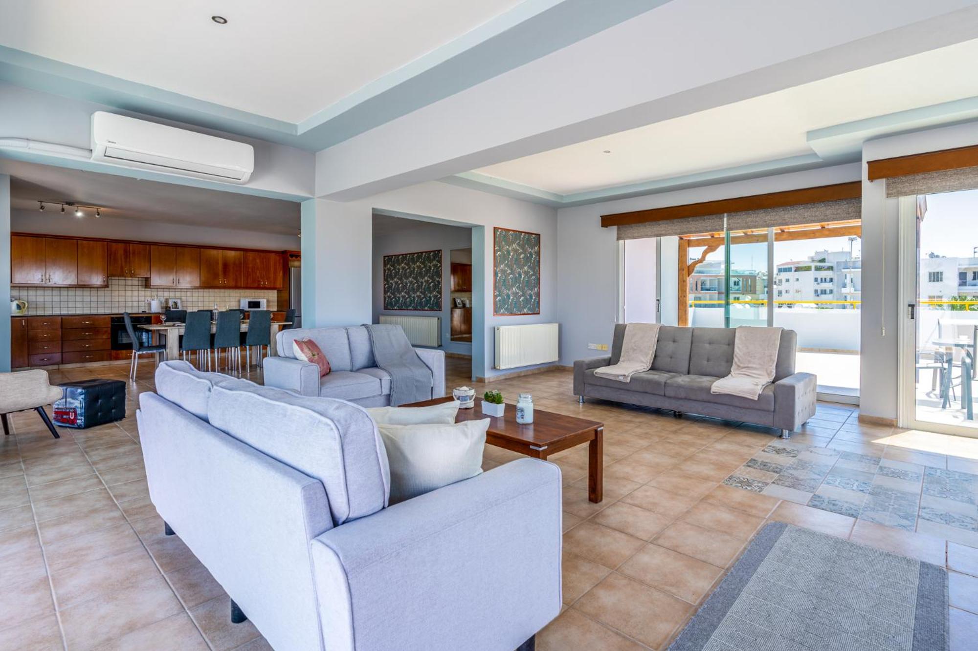 Melograno 2-BR Apt & Terrace in Larnaca view 5