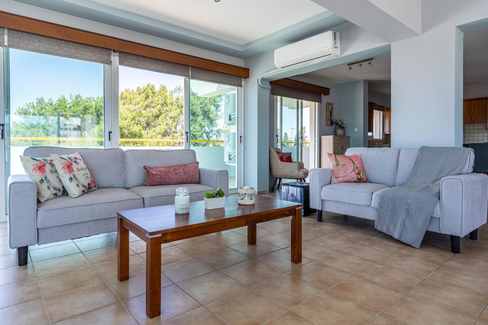 Melograno 2-BR Apt & Terrace in Larnaca view 3